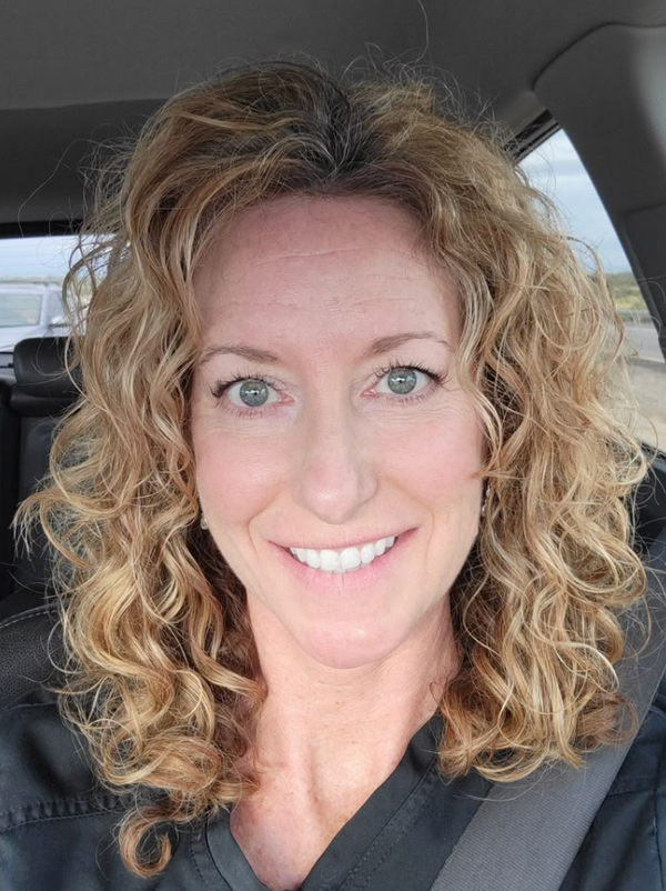 Laura, 44
